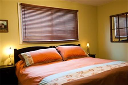 Auberge Kicking Horse Guest House Golden Room photo